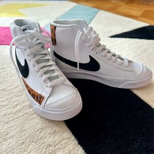 Nike Blazer Mid ‘77 youth size 6 or 7.5 women’s